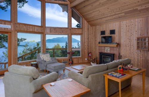Olga House | Waterfront Privacy, Pet-friendly, Close To Trails