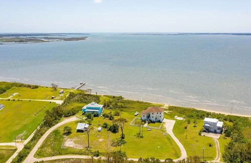 Morehead City House | Waterfront, Private Beach, Family Gatherings, 5 Bedrooms, and beautiful Sunsets!