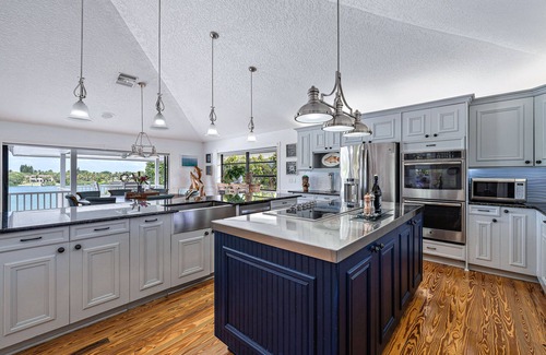Jupiter House | Waterfront & Private Beach