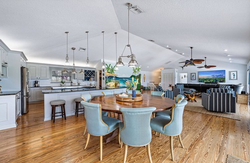 Jupiter House | Waterfront & Private Beach