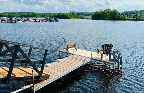 Disraeli Ski Chalet | Waterfront Private Dock 10 people