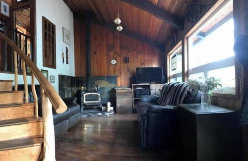D'Arcy House | Waterfront private Getaway on Anderson Lake