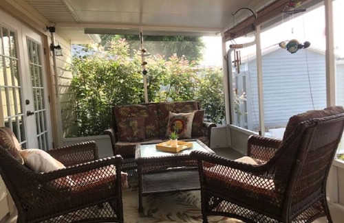 Indian Harbor Estates House | Waterfront private home located in Oak Hill - Edgewater area.