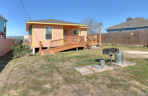 Taft House | Waterfront! Private lighted pier! Fire pit!