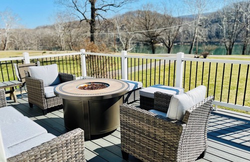 Bakerton House | Waterfront property in Harpers Ferry - Private River Access