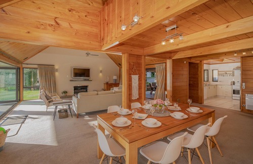 Pauanui House | Waterfront property - House plus guest house