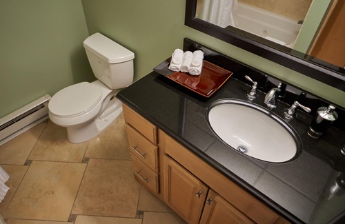 Fairhaven Resort | Waterfront property with Indoor Pool - 1.5 Miles to Beach