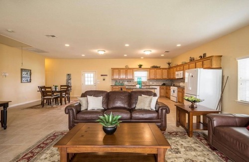 Dickinson House | Waterfront Property with a 300ft Pier w/Fishing Lights