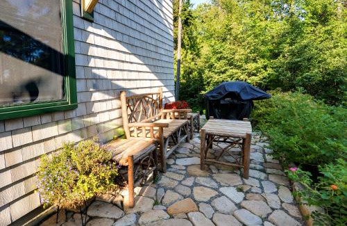 Prospect Harbor House | Waterfront Prospect Harbor Cottage Yard, Fire Pit