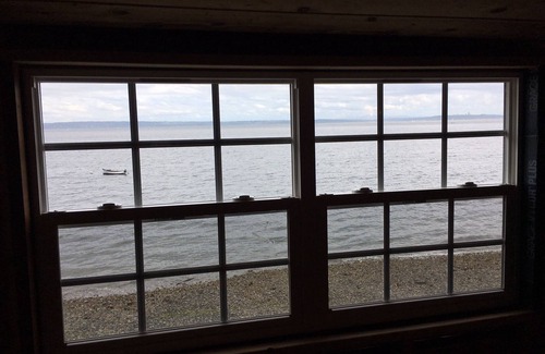 Suquamish Cabin | Waterfront Puget Sound cabin, minutes from Bainbridge Ferry to downtown Seattle