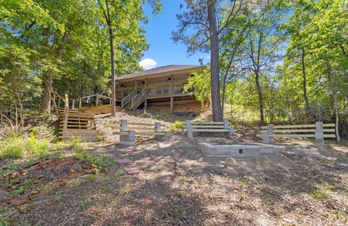 Oakhurst House | Waterfront Recreation Hideaway