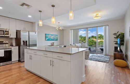 Indian Beach Sapphire Shores Condo | Waterfront Relaxation - Modern Comfortable Condo