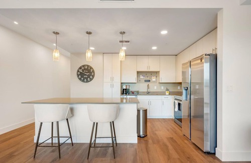 Indian Beach Sapphire Shores Condo | Waterfront Relaxation - Modern Comfortable Condo
