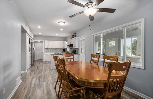 Newaygo Resort | Waterfront Resort: Kayaks, Bikes, Docks, BBQ