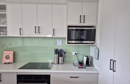 Mermaid Waters House | Waterfront Retreat ~ Sleeps 4