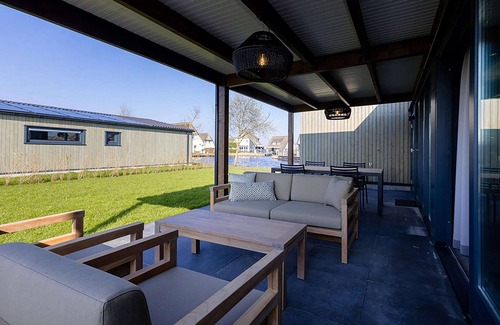 Delfstrahuizen House | Waterfront Retreat, Friesland