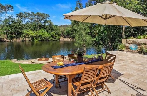 Lower Portland House | Waterfront Retreat - Kayaks, Heated Pool, Firepit and so much more!