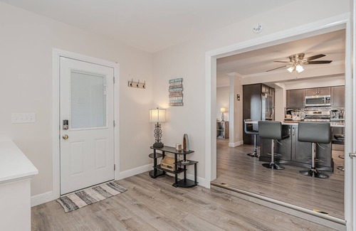 Anchorville House | Waterfront Retreat! 9 Beds, Fishing, Sunsets, Fire Table, Indoor&Outdoor Games!