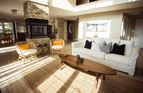 Orillia Cottage | Waterfront Retreat: A Private Oasis- Firepit & BBQ