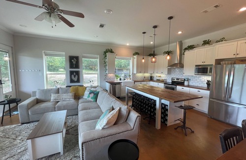 Greenville House | Waterfront Retreat - plenty of privacy