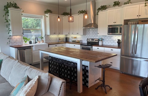 Greenville House | Waterfront Retreat - plenty of privacy