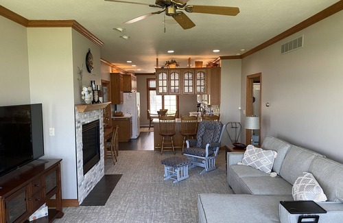 Bedford House | Waterfront Retreat - Romantic Get-away - Executive Travel (Lake Erie)
