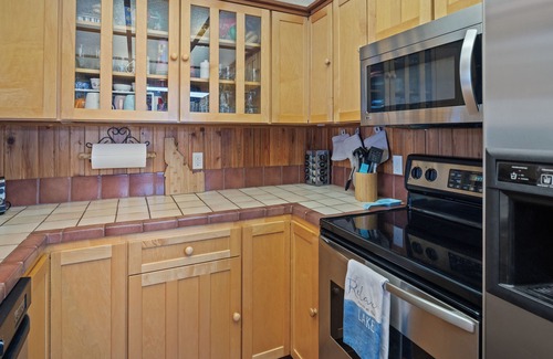 Sandpoint House | Waterfront Retreat Sleeps 16 w/Guest House & 2 Docks