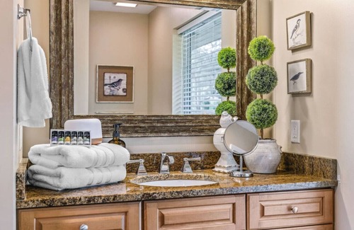 Northside Apartment | Waterfront Retreat Sunrise Views & Fall Vibes