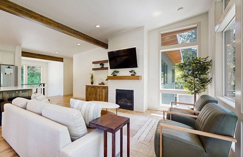 Oregon Coast House | Waterfront Retreat w/hot tub & cold plunge, sauna, home gym - close to beach