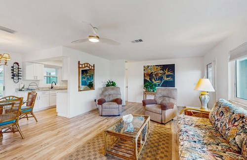 Oakland Hills House | Waterfront retreat with in ground pool, outdoor patio, gas grill, and wifi