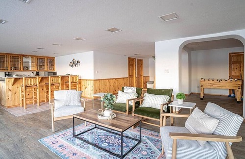 Longbranch House | Waterfront Retreat with Mt. Rainier Views+Hot tub