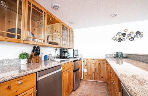 Longbranch House | Waterfront Retreat with Mt. Rainier Views+Hot tub