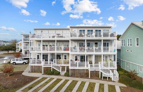 Southport Condo | Waterfront Retreat walkable to the best shops, restaurants, & charm of Southport
