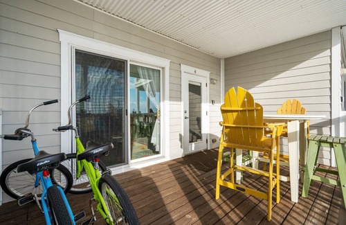 Southport Condo | Waterfront Retreat walkable to the best shops, restaurants, & charm of Southport