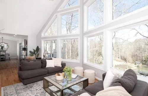 Barium Springs House | Waterfront Retreat with Spectacular Interior, Jacuzzi and Game Room in NC
