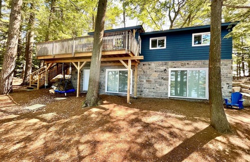 Georgian Bay Cottage | Waterfront Retreat with Sunset Views & Sandy Beach