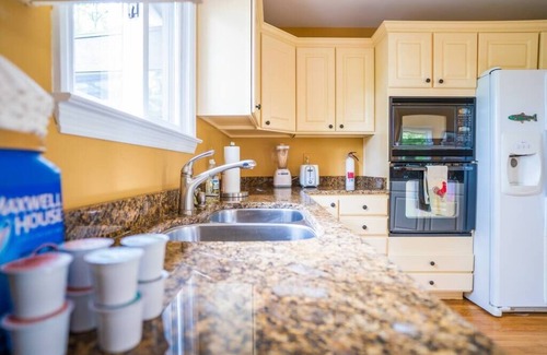 Whiteside House | Waterfront River Views | Glass Sunroom | Peaceful