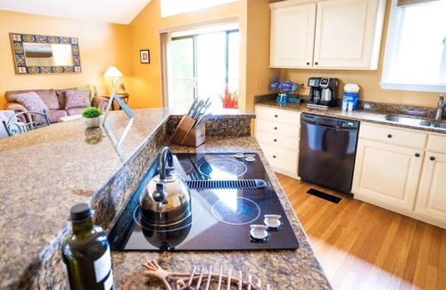 Whiteside House | Waterfront River Views | Glass Sunroom | Peaceful