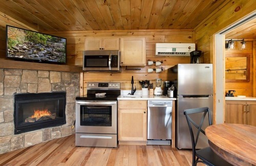 Gatlinburg Cabin | Waterfront/Roaring Fork/Walk2DwTwn Gatlinburg