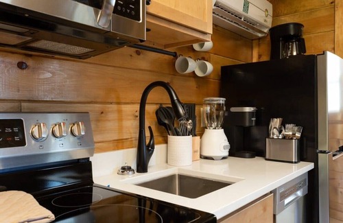 Gatlinburg Cabin | Waterfront/Roaring Fork/Walk2DwTwn Gatlinburg