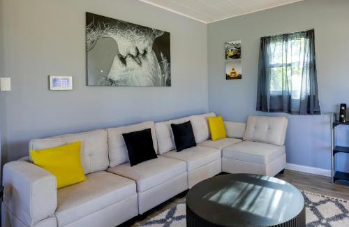 Rock Point House | Waterfront Rock Point Vacation Rental with Sunroom!
