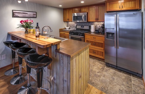 Bellingham Cottage | Waterfront Romantic Chuckanut Bay Cottage with Beach