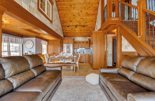 Poplar Ridge Cottage | Waterfront Romulus Getaway w/Private Dock!