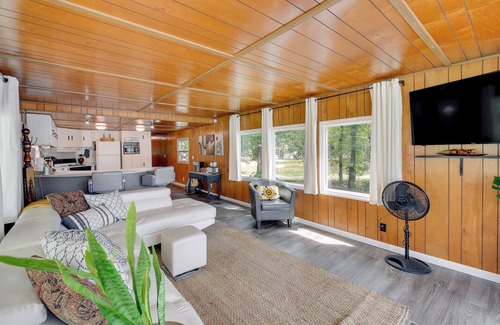 Mid America House | Waterfront Royal Home w/Dock & Patio!