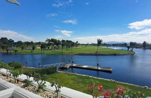 Bang Pakong Bed & Breakfast | Waterfront Royal Villa