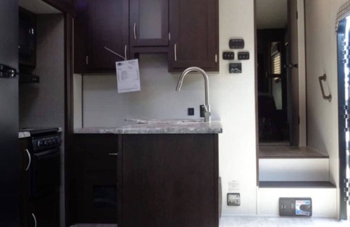 Greentown House | Waterfront RV / Camper Perfect for Summer on Lake Wallenpaupack