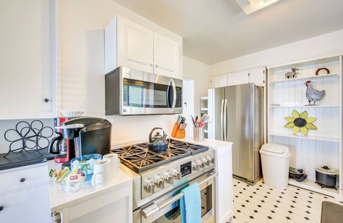 Sandpoint House | Waterfront Sagle Retreat w/Hot Tub & Fireplace