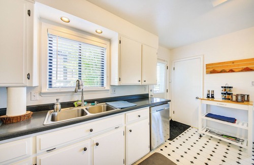 Sandpoint House | Waterfront Sagle Retreat w/Hot Tub & Fireplace