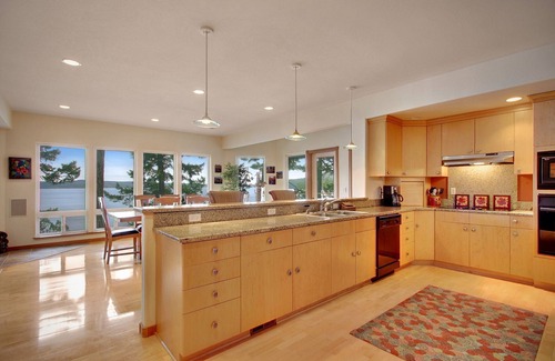 Friday Harbor House | Waterfront! Seasonal Hot Tub! - (Stonecliff)