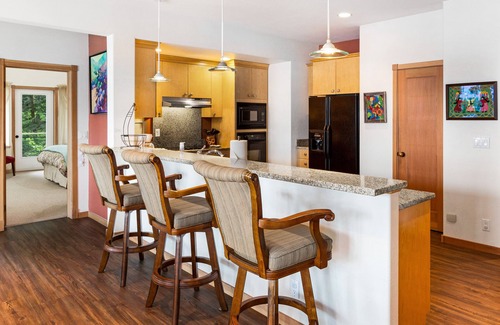 Friday Harbor House | Waterfront! Seasonal Hot Tub! - (Stonecliff)
